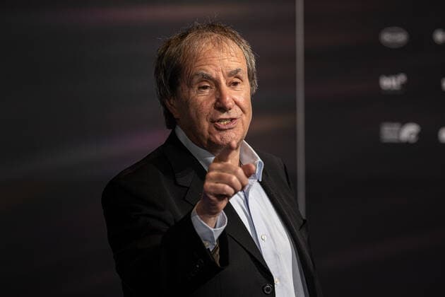 03.12.2021. Düsseldorf. Verleihung des 14. Deutschen Nachhaltigkeitspreises. Hier: Sänger Chris de Burgh. Düsseldorf Martim Hotel Nordrhein-Westfalen Deutschland