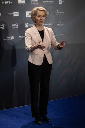 03.12.2021. Düsseldorf. Verleihung des 14. Deutschen Nachhaltigkeitspreises. Hier: Dr. Ursula von der Leyen. Düsseldorf Martim Hotel Nordrhein-Westfalen Deutschland