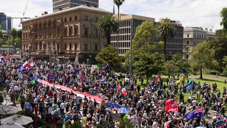 December 4, 2021, Melbourne, Victoria, Australia: Protesters march in front of government offices in the central business district of Melbourne, Australia against issues perceived to be related to new laws for managing pandemics and vaccine mandates. Melbourne Australia - ZUMAl303 20211204_zaf_l303_001 Copyright: xSydneyxLowx