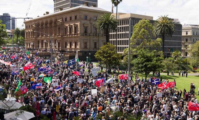 December 4, 2021, Melbourne, Victoria, Australia: Protesters march in front of government offices in the central business district of Melbourne, Australia against issues perceived to be related to new laws for managing pandemics and vaccine mandates. Melbourne Australia - ZUMAl303 20211204_zaf_l303_007 Copyright: xSydneyxLowx