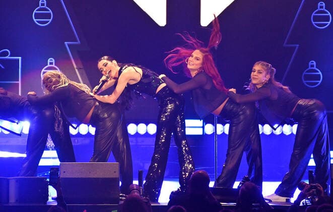 Entertainment Bilder des Tages December 3, 2021, Inglewood, CA, USA: INGLEWOOD, CALIFORNIA - DECEMBER 03: Dixie D Amelio performs onstage during 102.7 KIIS FM s Jingle Ball 2021 Presented By Capital One at The Forum on December 03, 2021 in Inglewood, California. Inglewood USA - ZUMAs181 20211203_zea_s181_007 Copyright: xImagespacex