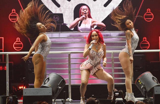 Entertainment Themen der Woche KW48 Entertainment Bilder des Tages December 3, 2021, Inglewood, CA, USA: INGLEWOOD, CALIFORNIA - DECEMBER 03: Saweetie performs onstage during 102.7 KIIS FM s Jingle Ball 2021 Presented By Capital One at The Forum on December 03, 2021 in Inglewood, California. Inglewood USA - ZUMAs181 20211203_zea_s181_044 Copyright: xImagespacex