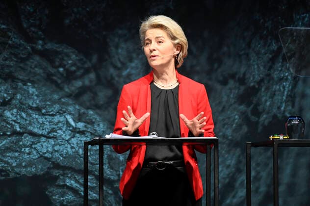 Ursula von der Leyen bei der Verleihung des 14. Deutschen Nachhaltigkeitspreises 2021 im Maritim Hotel. Düsseldorf, 03.12.2021