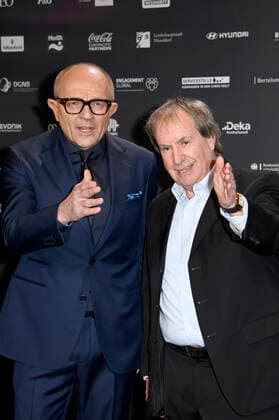 Stefan Schulze-Hausmann und Chris de Burgh bei der Verleihung des 14. Deutschen Nachhaltigkeitspreises 2021 im Maritim Hotel. Düsseldorf, 03.12.2021