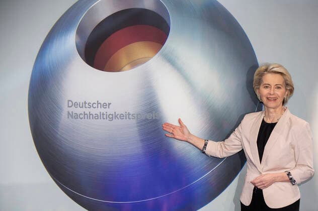Ursula von der Leyen bei der Verleihung des 14. Deutschen Nachhaltigkeitspreises 2021 im Maritim Hotel. Düsseldorf, 03.12.2021
