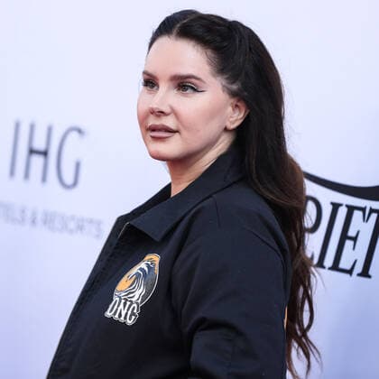 Variety 2021 Music Hitmakers Brunch Singer Lana Del Rey arrives at the Variety 2021 Music Hitmakers Brunch presented by Peacock and Girls5eva and sponsored by IHG Hotels and Resorts held at the City Market Social House on December 4, 2021 in Los Angeles, California, United States. Los Angeles California United States  Copyright: xImagexPressxAgencyx originalFilename:collin-variety2211205_npdjm.jpg