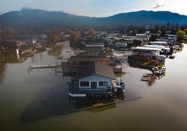 December 5, 2021, MISSION, BC, CANADA: Properties are surrounded by high water after floodwaters began to recede at Everglades Resort on Hatzic Lake near Mission, B.C., on Sunday, December 5, 2021. MISSION CANADA  - ZUMAc35_ 20211205_zaf_c35_103 Copyright: xDarrylxDyckx