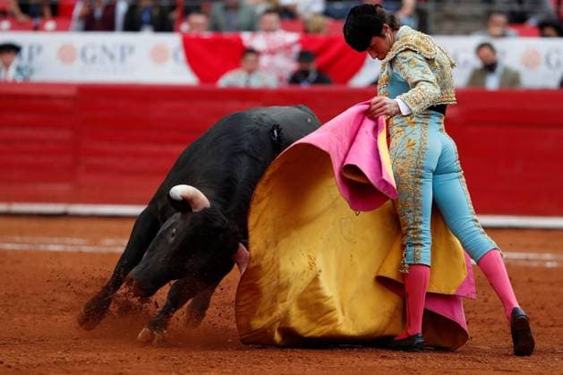 The Mexican bullfighter Juan Pedro Llaguno fights his first bull, El 17 of 454 kg, during the third bullfight of the big season La Reapertura at the Plaza de Toros Mexico, in Mexico City, Mexico, 05 December 2021. EFE Mario Guzman Third bullfight in the Plaza de Toros México !ACHTUNG: NUR REDAKTIONELLE NUTZUNG!  Copyright: xMarioxGuzmanx MEX9495 20211206-50fef665239d4e94af8501e1e27064755a3729f1