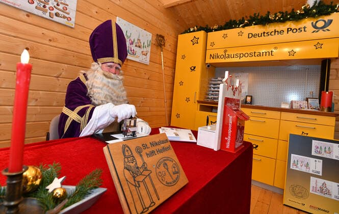 News Themen der Woche KW48 News Bilder des Tages In der Gemeinde St. Nikolaus im Saarland eröffnet am Sonntag (5.12.2021) das Nikolauspostamt. Der Nikolaus beantwortet dort Kinderbriefe, die Briefmarkensammler erhalten den begehrten Sonderstempel. *** In the municipality of St Nicholas in Saarland, the St Nicholas post office will open on Sunday 5 12 2021 St Nicholas will answer childrens letters there, and stamp collectors will receive the coveted special postmark bub