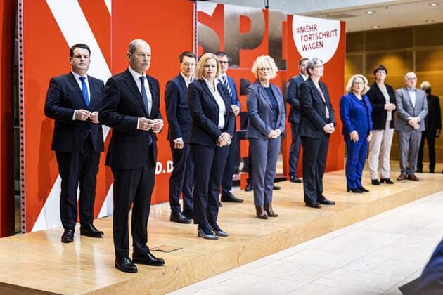 News Themen der Woche KW49 News Bilder des Tages (L-R) Hubertus Heil, designierter Bundesminister fuer Arbeit und Soziales, Olaf Scholz, designierter Bundeskanzler, Karl Lauterbach, designierter Bundesminister fuer Gesundheit, Nancy Faeser, designierter Bundesminister fuer Inneres und Heimat, Wolfgang Schmidt, designierter Chef des Bundeskanzleramtes, Christine Lambrecht, designierter Bundesminister der Verteidigung, Lars Klingbeil, Generalsekretaer der SPD und Kandidat fuer den SPD-Vorsitz, Klara Geywitz, designierter Bundesminister fuer Bau, Svenja Schulze, designierter Bundesminister fuer wirtschaftliche Zusammenarbeit und Entwicklung, Saskia Esken, Bundesvorsitzender der SPD, und Norbert Walter-Borjans, scheidender Bundesvorsitzender der SPD, aufgenommen im Rahmen der Nominierung der Copyright: xFlorianxGaertner photothek.dex