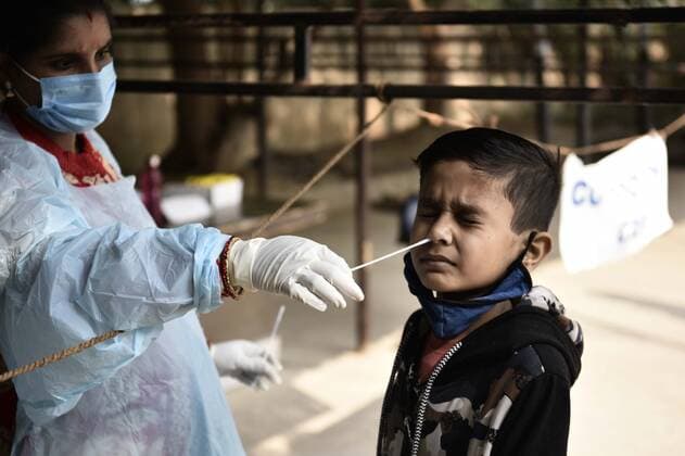 GURUGRAM, INDIA - DECEMBER 5: A health worker colelcts a swab sample for Covid-19 test, at UPHC, on December 5, 2021 in Gurugram, India. (Photo by Vipin Kumar Hindustan Times) Daily Life Amid Covid-19 pandemic In India
