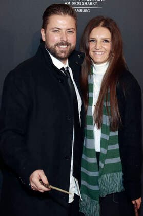 Felix von Jascheroff mit Freundin Alexandra Sophie bei der Premiere des Musicals Harry Potter und das verwunschene Kind im Mehr! Theater am Großmarkt. Hamburg, 05.12.2021 *** Felix von Jascheroff with girlfriend Alexandra Sophie at the premiere of the musical Harry Potter and the Enchanted Child at the Mehr Theater am Großmarkt Hamburg, 05 12 2021 Foto:xgbrcix xFuturexImage