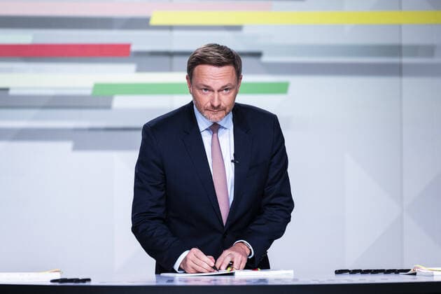 Christian Lindner, designierter Bundesminister der Finanzen, aufgenommen im Rahmen der Unterzeichnung des Koalitionsvertrages zwischen der SPD, FDP und Buendnis 90 Die Gruenen in Berlin, 07.12.2021. Nach erfolgreichen Koalitionsverhandlungen der sogenannten Ampel-Parteien soll Olaf Scholz am Mittwoch vom Deutschen Bundestag zum neuer Bundeskanzler gewaehlt werden. Berlin Deutschland *** Christian Lindner, designated Federal Minister of Finance, photographed during the signing of the coalition agreement between the SPD, FDP and Buendnis 90 Die Gruenen in Berlin, 07 12 2021 After successful coalition negotiations of the so-called traffic light parties, Olaf Scholz is to be elected as the new Chancellor by the German Bundestag on Wednesday B Copyright: xFlorianxGaertner photothek.dex