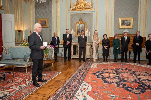 Entertainment Themen der Woche KW49 Entertainment Bilder des Tages Sweden s King Carl XVI Gustaf hands out The Prince Eugen Medal at the Royal Palace in Stockholm, Sweden, on December 07, 2021. STOCKHOLM Sweden x12080x *** Sweden s King Carl XVI Gustaf hands out The Prince Eugen Medal at the Royal Palace in Stockholm, Sweden, on December 07, 2021 STOCKHOLM Sweden x12080x,  Copyright: xDuyguxGetiren TTx PRINCE EUGEN MEDAL