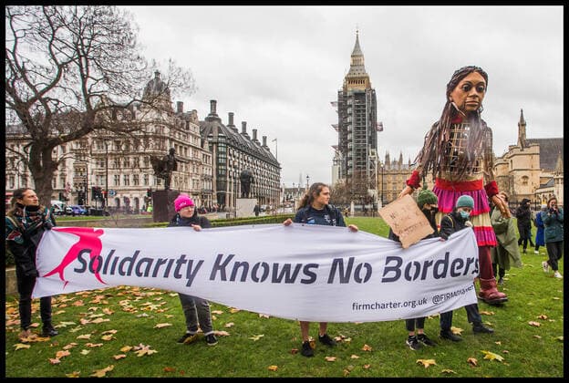Bilder des Jahres 2021, News 12 Dezember News Themen der Woche KW49 News Bilder des Tages . 07 12 2021. London, United Kingdom. Little Amal, Joins Borders Protest. Giant puppet Little Amal joins protest against the Nationality and Borders Bill on Parliament Square.  xMartynxWheatleyx xi-Imagesx IIM-22904-0016