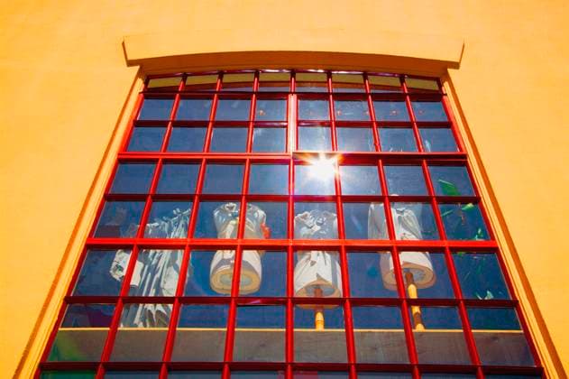 IMAGO Creative: Dichotomien, Reflexionen - Architektur Window Display Of Dressed Tailors Dummies Copyright: DonxHammond 1770292