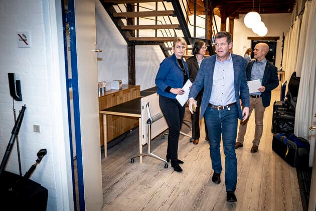 Direktoer i Sundhedsstyrelsen Soeren Brostroem, direktoer i Styrelsen for Patientsikkerhed Anette Lykke Petri, direktoer i Styrelsen for Forsyningssikkerhed Lisbet Zilmer-Johns og administrerende direktoer hos Statens Serum Institut Henrik Ullum under pressebriefing om status paa epidemien, Omikron-varianten, smitteopsporing og test-kapaciteten, i Eigtveds Pakhus i Koebenhavn, tirsdag den 7. december 2021. , Copenhagen Denmark Copyright: RitzauxScanpix MadsxClausxRasmussenx cop105 spdk20211207-174916-L