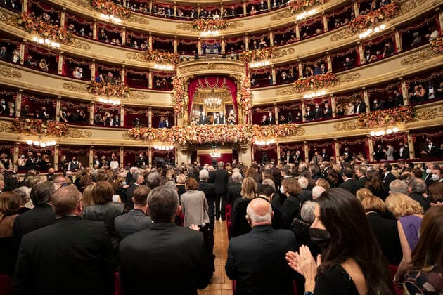 Bilder des Jahres 2021, Entertainment 12 Dezember Entertainment Themen der Woche KW49 Entertainment Bilder des Tages Foto IPP Francesco Ammendola - Milano 7 12 2021 - Il Presidente della Repubblica Sergio Mattarella e la Sig.ra Laura,in occasione del Macbeth,prima della stagione d™opera e balletto 2021-2022 del Teatro alla Scala (Foto di Francesco Ammendola - Ufficio per la Stampa e la Comunicazione della Presidenza della Repubblica) *** Photo IPP Francesco Ammendola Milan 7 12 2021 The President of the Republic Sergio Mattarella and Mrs. Laura, on the occasion of Macbeth, premiere of the opera and ballet season 2021 2022 of Teatro alla Scala Photo by Francesco Ammendola Press and Communication Office of the Presidency of the Republic  0