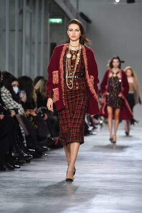 Bilder des Jahres 2021, Entertainment 12 Dezember Entertainment Themen der Woche KW49 Entertainment Bilder des Tages Defile de mode Chanel Croisiere. Chanel Show in Paris 275301 2021-12-07 Paris France  Copyright: xSergexArnalx xStarfacex STAR_275301_036