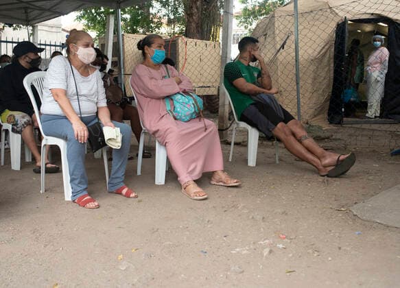 Coronavirus in Brasilien, Eindrücke aus Rio de Janeiro December 7, 2021, Rio de Janeiro, Rio de Janeiro, Brazil: RIO DE JANEIRO, BRAZIL Ã¢â‚¬ DECEMBER 07, Patients with suspected influenza Influenza H1N1, and also people suspected of being contaminated by the new variant of the corona virus omicrom, waiting for medical care in health units Rio de Janeiro Brazil - ZUMAt142 20211207_zap_t142_059 Copyright: xFabioxTeixeirax