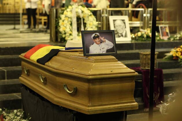 Bilder des Jahres 2021, Entertainment 12 Dezember Entertainment Themen der Woche KW49 Entertainment Bilder des Tages Trauerfeier für Jules Jean Vanobbergen alias Grand Jojo in Brüssel Illustration shows the coffin at the funeral service for Belgian popular singer Grand Jojo (Lange Jojo), Jules Jean Vanobbergen, at the National Basilica of the Sacred Heart (Basilique Nationale du Sacre-Coeur de Bruxelles - Nationale Basiliek van het Heilig Hart), in Koekelberg, Brussels, Wednesday 08 December 2021.  BENOITxDOPPAGNE 3151675