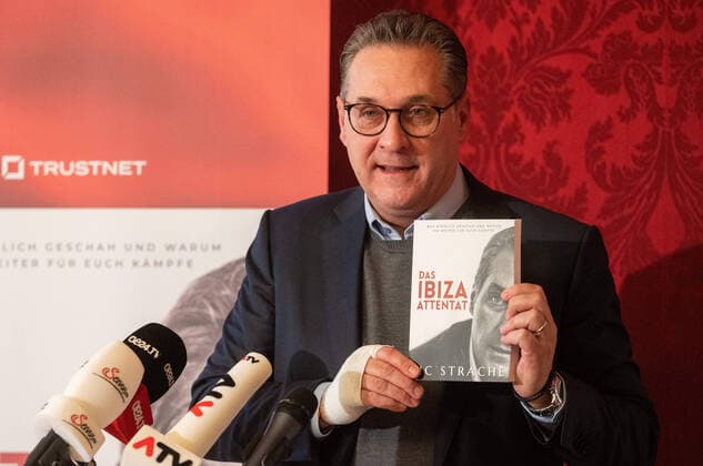 Bilder des Jahres 2021, News 12 Dezember News Themen der Woche KW49 News Bilder des Tages 20211209 Book presentation by former vice cancellor H.C. Strache showing his point of view about the Ibiza affair VIENNA, AUSTRIA - DECEMBER 9: Former Vice-Chancellor HC Strache at the presentation of his book which shows his point of view about the Ibiza-Affair at Donaufinaz on December 9, 2021 in Vienna, Austria. WIEN, OESTERREICH - 9. DEZEMBER: Ehem. Vizekanzler HC Strache bei der Praentation seines Buches Das Ibiza Attentat - Was wirklich geschah und warum ich weiter für Euch kaempfe am 9. Dezember 2021 in Wien, Oesterreich. 211209_SEPA_32_012 Copyright: xMartinxJuenx SEPAxMedia