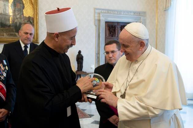 Bilder des Jahres 2021, News 12 Dezember News Themen der Woche KW49 Entertainment Bilder des Tages Vatikan, Papst Franziskus gibt Audienz Italy, Rome, Vatican, 2021 12 9.Pope Francis received Sheikh Kasem Bader in audience at the Vatican. Photograph by Vatican Media Catholic Press Photo . RESTRICTED TO EDITORIAL USE - NO MARKETING - NO ADVERTISING CAMPAIGNS.  Copyright: xVATICANxMEDIAx xIPAx xVaticanxMediax