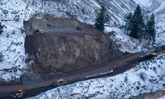 December 9, 2021, SPENCES BRIDGE, BC, CANADA: Crews work on a washed out section of Highway 8 near Spences Bridge, B.C. Thursday, December 9, 2021. SPENCES BRIDGE CANADA  - ZUMAc35_ 20211209_zaf_c35_173 Copyright: xJonathanxHaywardx