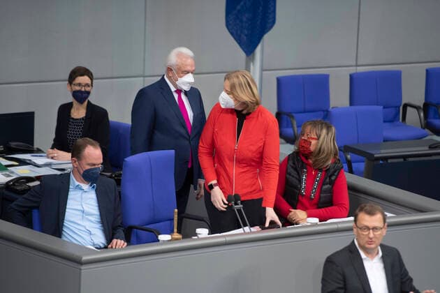 Wechsel des Praesidiums, Baerbel BAS, Bärbel, Bundestagspraesidentin, und Wolfgang KUBICKI, Bundestagsvizepraesident, 6. Plenarsitzung des Deutschen Bundestages, Deutscher Bundestag in Berlin, Deutschland am 09.12.2021