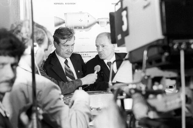 Soyuz-Apollo Experimental Flight 881466 19.07.1975 From left: pilot-cosmonauts of the USSR Anatoly Filipchenko and Nikolai Rukavishnikov discussing with journalists Soyuz-Apollo space program which is under way. Yuriy Somov Sputnik Moscow Russia  Copyright: xYuriyxSomovx