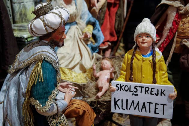 Bilder des Jahres 2021, News 12 Dezember News Themen der Woche KW49 News Bilder des Tages Itylien, Greta Thunberg Figürchen aus Terrakotta in Neapel A terracotta figurine of Greta Thunberg is exhibited in the workshop of the Italian artist Gennaro Di Virgilio, an expert in making nativity figurines, he also creates works of contemporary personalities.  Copyright: xsalvatorexLaportax xIPAx xKontrolabx