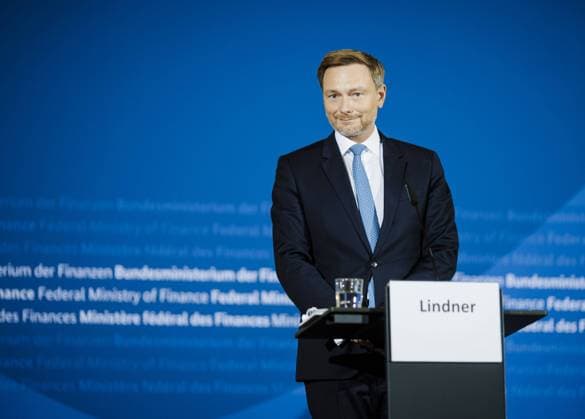 News Bilder des Tages Christian Lindner, Bundesminister der Finanzen, aufgenommen im Rahmen einer Pressekonferenz nach dem Stabilitaetsrates im Bundesfinanzministerium in Berlin. 10.12.2021. Berlin Deutschland *** Christian Lindner, Federal Minister of Finance, recorded during a press conference after the Stability Council at the Federal Ministry of Finance in Berlin 10 12 2021 Berlin Germany Copyright: xFelixxZahn photothek.netx