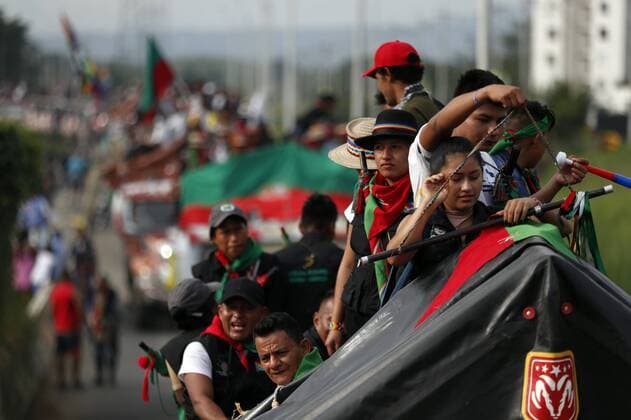 Indigenous people from the department of Cauca mobilize in chivas (traditional windowless vehicles) from town Jamundi, to the city of Cali, in protest at the government s non-compliance and the murders of its social leaders, in Jamund, Valle del Cauca department, Colombia, 10 December 2021. Within the framework of Human Rights Day, which is commemorated internationally this Friday, the so-called indigenous Minga advances through the southwest of Colombia to the city of Cali to make her problems visible and draw the attention of the national government. Indigenous Minga advances through southwest Colombia towards Cali to present demands to the Government !ACHTUNG: NUR REDAKTIONELLE NUTZUNG!  Copyright: xErnestoxGuzmanxJr.x AME3596 20211210-cbac2216ca70de53f6fdbfd9b19c3f02f9769fc0