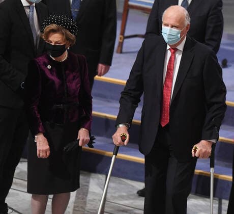 Norwegian King Harald and Queen Sonja attend the Nobel Peace Prize Award Ceremony at City Hall in Oslo on December 10, 2021.  LON20211210134 RUNExHELLESTAD