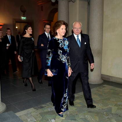 Swedish Queen Silvia and King Carl Gustaf arrive at the Nobel Prize Award Ceremony in the Blue Hall in Stockholm City Hall in Stockholm, Sweden on Friday, Dec 10, 2021 STOCKHOLM SWEDEN x10040x,  Copyright: xAndersxWiklund TTx SWEDEN NOBEL PRIZE 2021