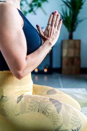 IMAGO Creative: Gesundheit, Stille relaxed woman with yoga exercises Madrid, Community of Madrid, Spain CR_IVAR211201-875272-01 ,model released, Symbolfoto