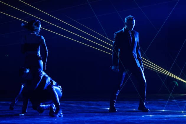 Musikpreis Goldenes Grammophon, Verleihung in Moskau MOSCOW, RUSSIA - DECEMBER 10, 2021: Singer Sergey Lazarev (R) performs at the 2021 Golden Gramophone Awards ceremony at the State Kremlin Palace. Valery Sharifulin TASS  TS11B654