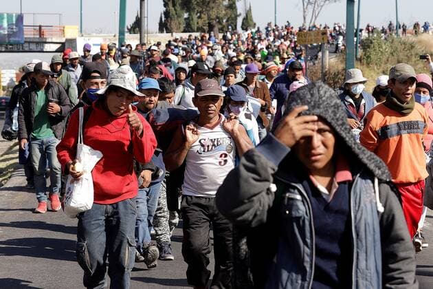A group of migrants walk by the municipality of San Martín Texmelucan, on the Puebla-Mexico highway in Mexico, 10 December 2021. The migrant caravan plans to arrive in Mexico City this Friday night or Saturday morning after a last stop in the state of Puebla, where they are moving by road despite the impact of the accident in the south that killed more than 50 migrants. EFE Hilda Ríos Migrant caravan will arrive in Mexico City after last stop in Puebla !ACHTUNG: NUR REDAKTIONELLE NUTZUNG!  Copyright: xHildaxRíosx MEX126 20211210-a68dcd4b9ea64384bc59007653225d56db1e97c4