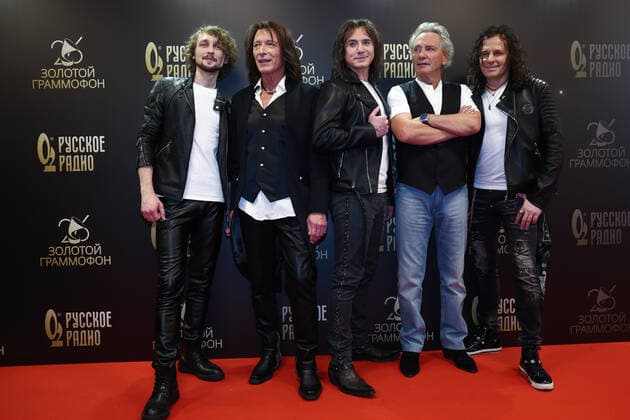 MOSCOW, RUSSIA - DECEMBER 10, 2021: The Zemlyane band attends the 2021 Golden Gramophone Awards ceremony at the State Kremlin Palace. Valery Sharifulin TASS  TS11B6D7