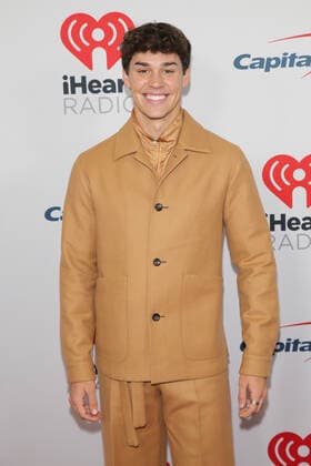 10 December 2021 - New York, New York - .Noah Beck in the Press Room at Z100 s iHeartRadio Jingle Ball 2021 held at Madison Square Garden. New York USA - ZUMAa123 20211210_zaa_a123_068 Copyright: xJ.xLINGOx
