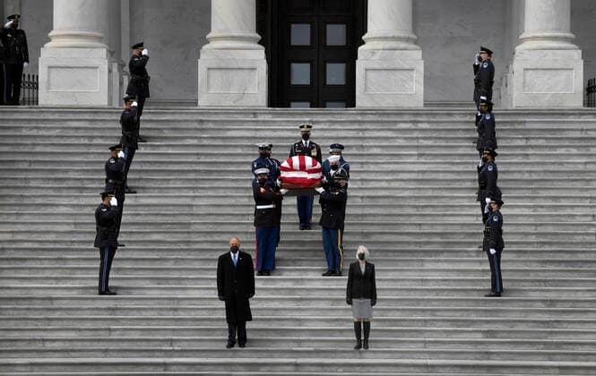 News Themen der Woche KW49 News Bilder des Tages December 10, 2021, Washington, DC, USA: Departure ceremony for the late Sen. Bob Dole (R-KS) after lying in state in the U.S. Capitol Rotunda on December 10, 2021. Washington USA - ZUMAg208 20211210_zap_g208_065 Copyright: xCarolxGuzyx