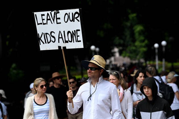FACE THE MUSIC RALLY, Protesters hold placards during a ReclaimTheLine rally dubbed Face the Music , against vaccine mandates and vaccine passports in Sydney, Sunday, December 12, 2021. ( NO ARCHIVING, EDITORIAL USE ONLY, NO USE IN BOOKS WITHOUT CONSENT SYDNEY NSW AUSTRALIA  Copyright: xBIANCAxDExMARCHIx 20211212001605785792