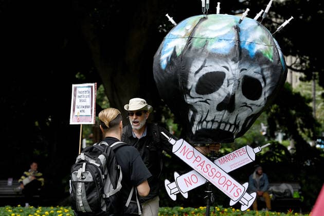 FACE THE MUSIC RALLY, Protesters hold placards during a ReclaimTheLine rally dubbed Face the Music , against vaccine mandates and vaccine passports in Sydney, Sunday, December 12, 2021. ( NO ARCHIVING, EDITORIAL USE ONLY, NO USE IN BOOKS WITHOUT CONSENT SYDNEY NSW AUSTRALIA  Copyright: xBIANCAxDExMARCHIx 20211212001605785826