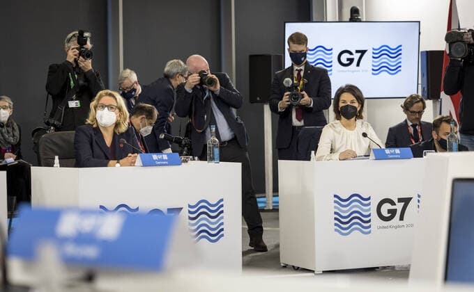 News Themen der Woche KW49 News Bilder des Tages Bundesaussenministerin Annalena Baerbock und Bundesentwicklungsministerin Svenja Schulze zu Beginn der ersten Arbeitssitzung beim G7 Treffen der Aussen- und Entwicklungsminister in Liverpool. Liverpool Grossbritannien *** Federal Foreign Minister Annalena Baerbock and Federal Development Minister Svenja Schulze at the beginning of the first working session at the G7 Meeting of Foreign and Development Ministers in Liverpool Liverpool United Kingdom Copyright: xThomasxKoehlerx