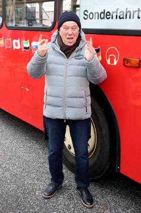 Rolf Zuckowski live beim Open Air Kinder-Kultur-Fest For A Better Life vor der Europa Passage. Hamburg, 11.12.2021