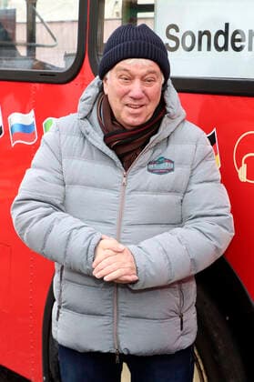 Rolf Zuckowski live beim Open Air Kinder-Kultur-Fest For A Better Life vor der Europa Passage. Hamburg, 11.12.2021