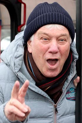 Rolf Zuckowski live beim Open Air Kinder-Kultur-Fest For A Better Life vor der Europa Passage. Hamburg, 11.12.2021