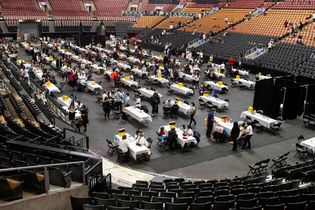 December 12, 2021, Toronto, ON, CANADA: A general view of the children s COVID-19 vaccine clinic at the Scotiabank Arena, in Toronto, on Sunday, December 12, 2021. Toronto CANADA  - ZUMAc35_ 20211212_zaf_c35_017 Copyright: xChrisxYoungx