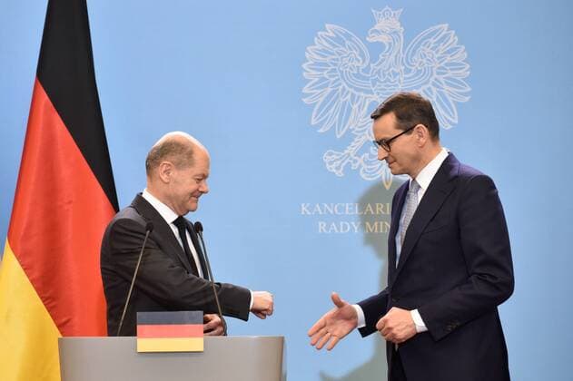 Bilder des Jahres 2021, News 12 Dezember News Themen der Woche KW49 12.12.2021 WARSZAWA WIZYTA NOWEGO KANCLERZA NIEMIEC OLAFA SCHOLZA SPOTKANIE Z PREMIEREM RP KANCLERZ NIEMIEC SCHOLZ N Z OLAF SCHOLZ MATEUSZ MORAWIECKI FOT DAMIAN BURZYKOWSKI NEWSPIX.PL Poland, Warsaw Inaugural visit of Germany Federal Chancellor Olaf Scholz to Poland --- Newspix.pl  DB121221_001