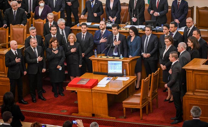 News Themen der Woche KW50 News Bilder des Tages Bulgaria s Parliament Approves New Government Bulgaria s new Prime Minister and leader of We Continue the Change (PP) party Kiril Petkov and newly elected cabinet members are sworn in Bulgarian Parliament in Sofia, Bulgaria on 13 December 2021 . Sofia Bulgaria  Copyright: xGeorgixPaleykovx originalFilename:paleykov-notitle211213_npWB4.jpg